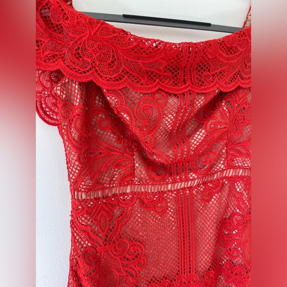 STYLESTALKER Stella Midi Dress off shoulder lace back zip slit red size M - Picture 4 of 11